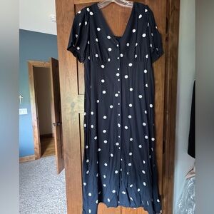 Long fitted Old Navy dress. Size L. Bottoms all the way down. Flattering.